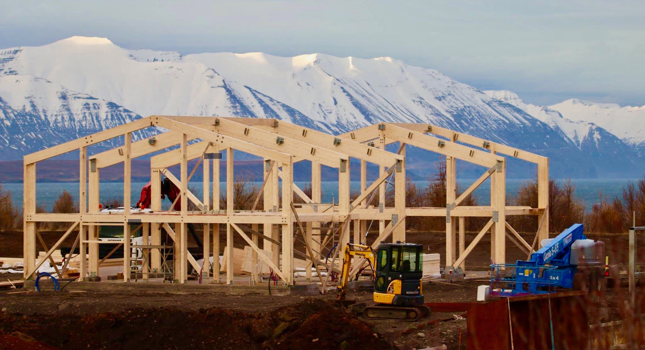 Vallarhús að taka á sig mynd