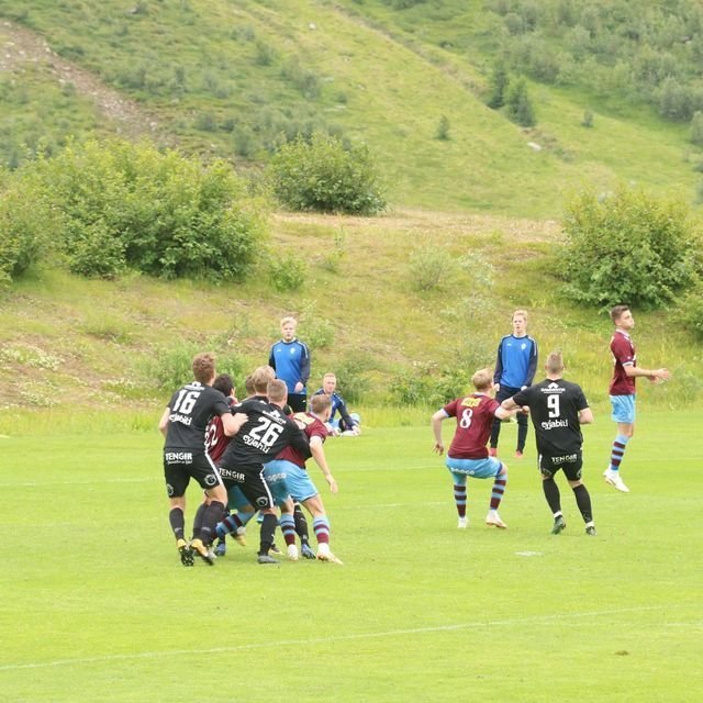 37288359_1974218499278811_3248309256595701760_o