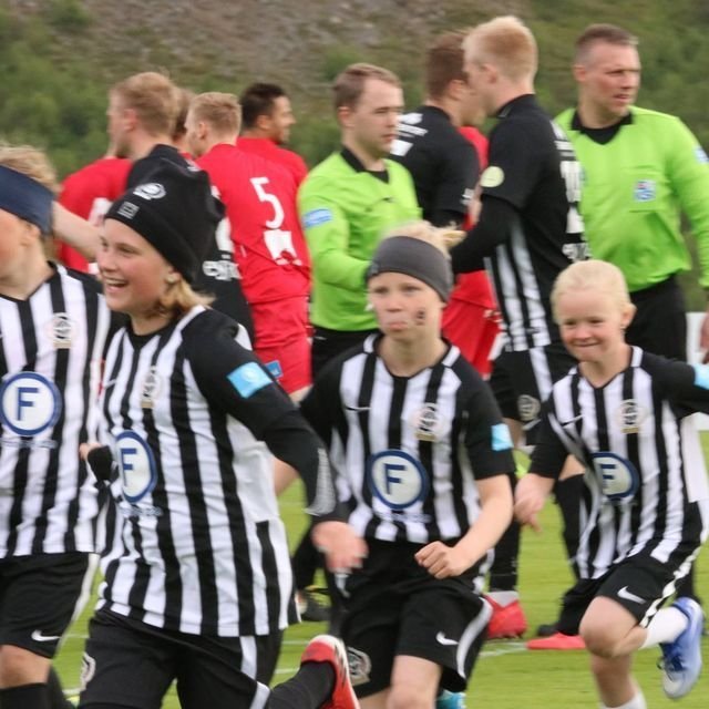 35431166_1927492660618062_2873503957643165696_o