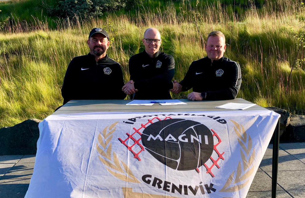 Þorsteinn Þormóðsson formaður, Sveinn Þór Steingrímsson þjálfari og Gísli Gunnar Oddgeirsson framkvæ…