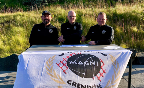 Þorsteinn Þormóðsson formaður, Sveinn Þór Steingrímsson þjálfari og Gísli Gunnar Oddgeirsson framkvæ…